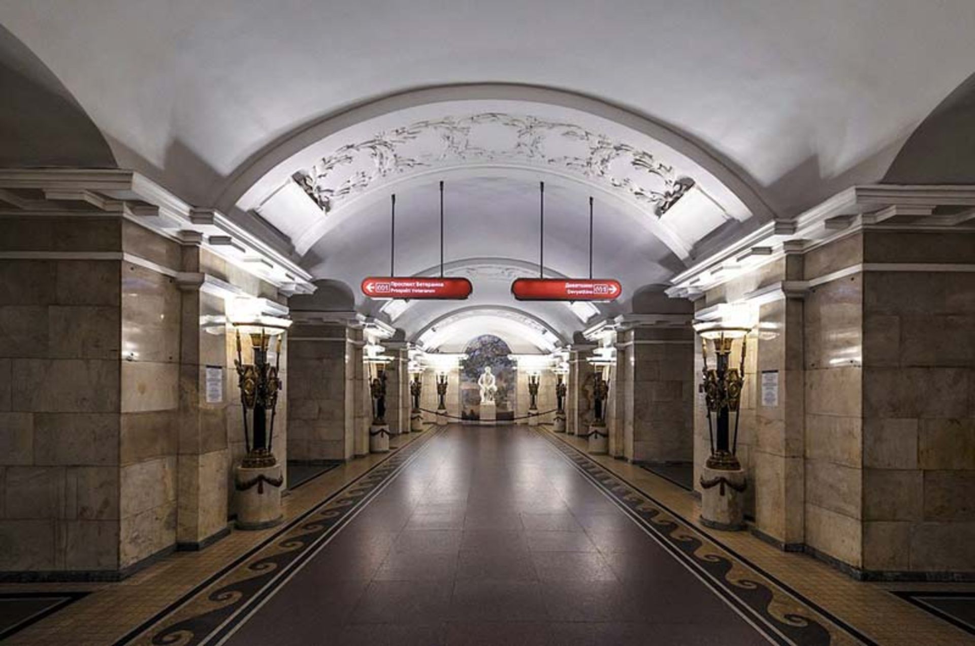 ایستگاه Pushkinskaya سن پترزبورگ
