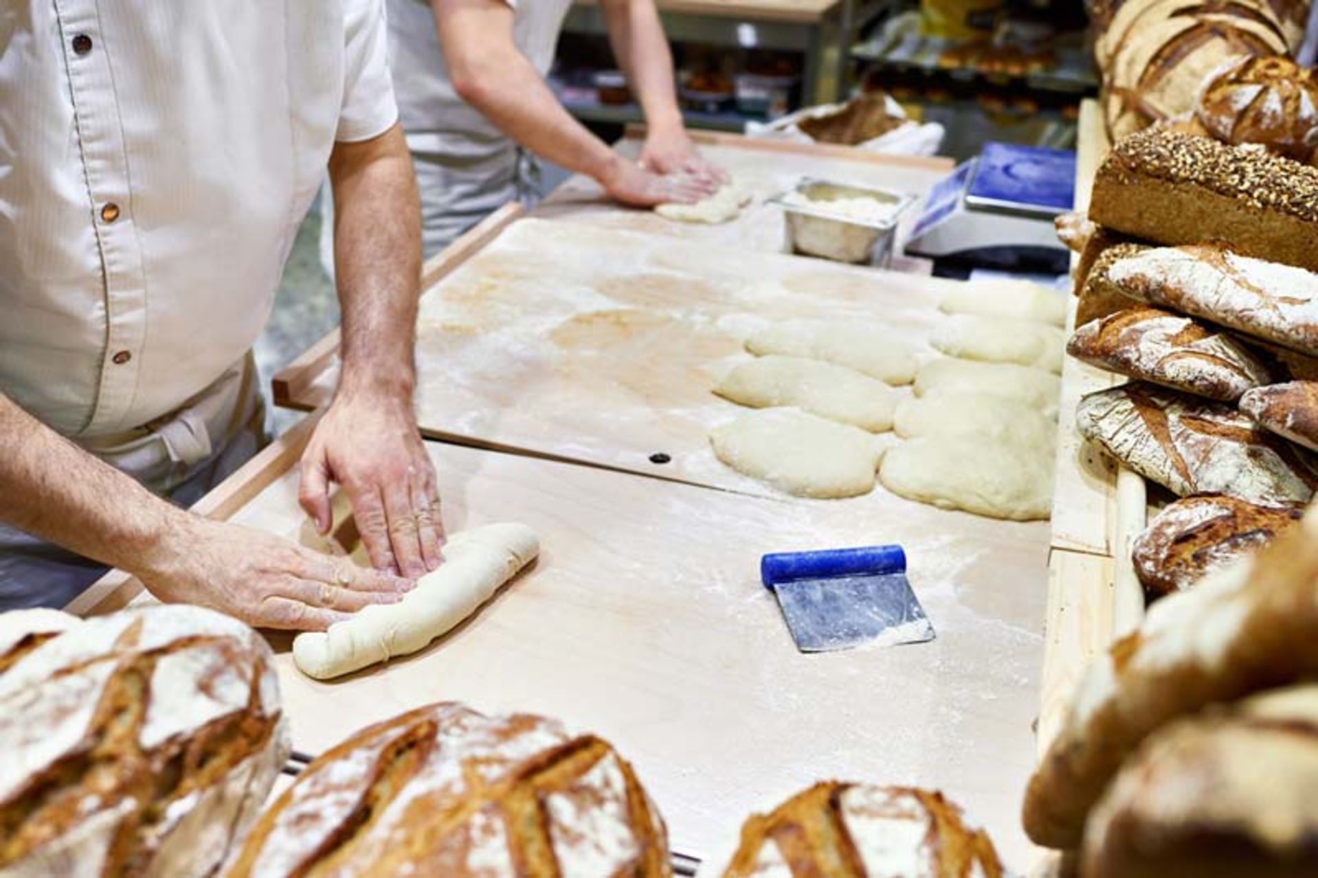 کافه رستوران Crumbs Bread Factory ایروان