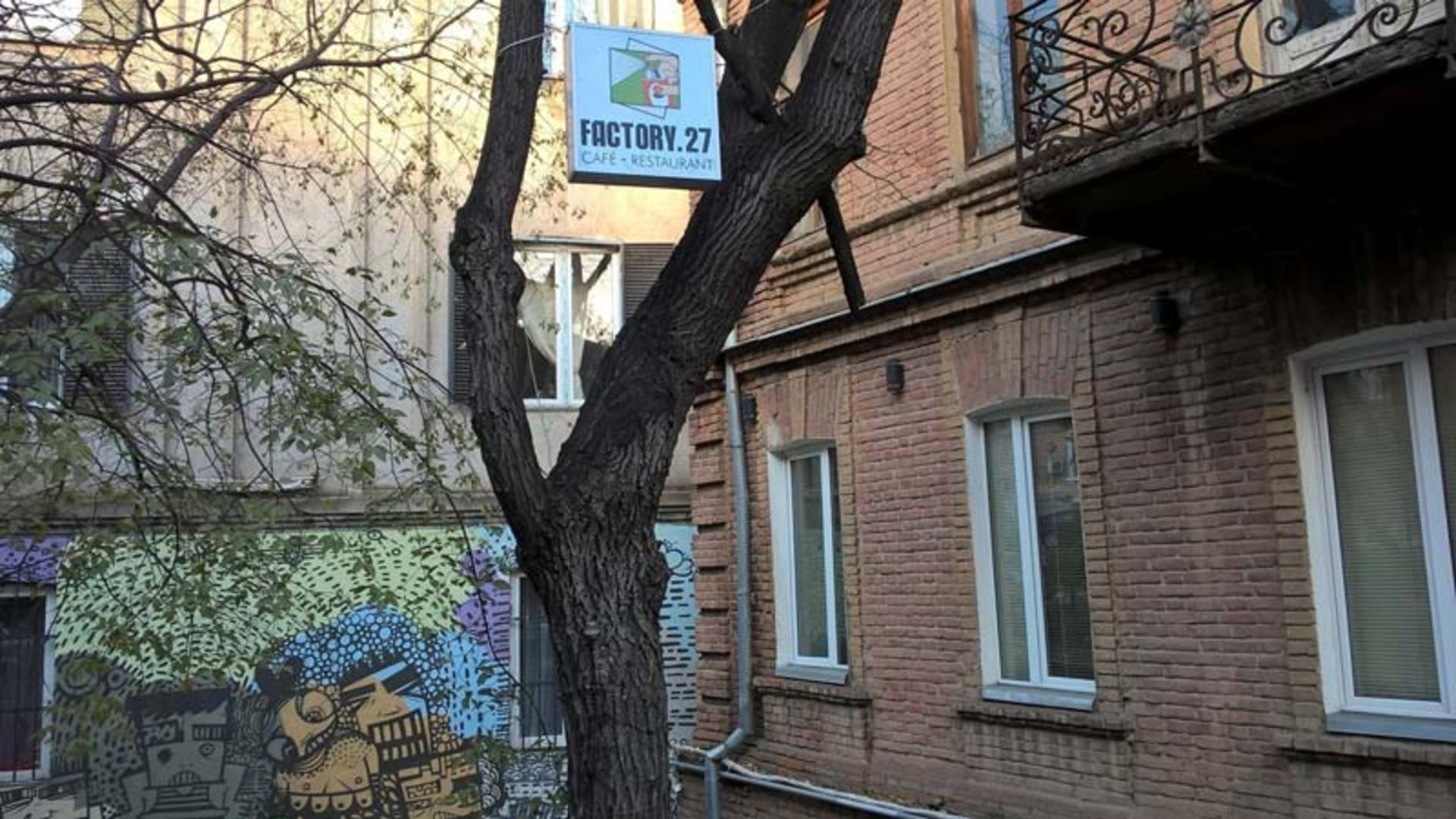 کافه Factory 27 تفلیس