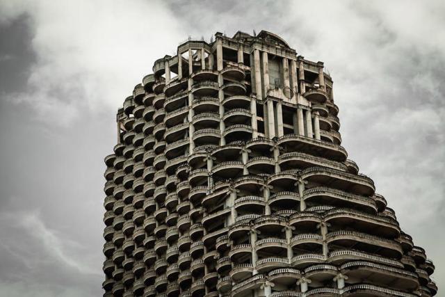 برج یونیک ساتورن
