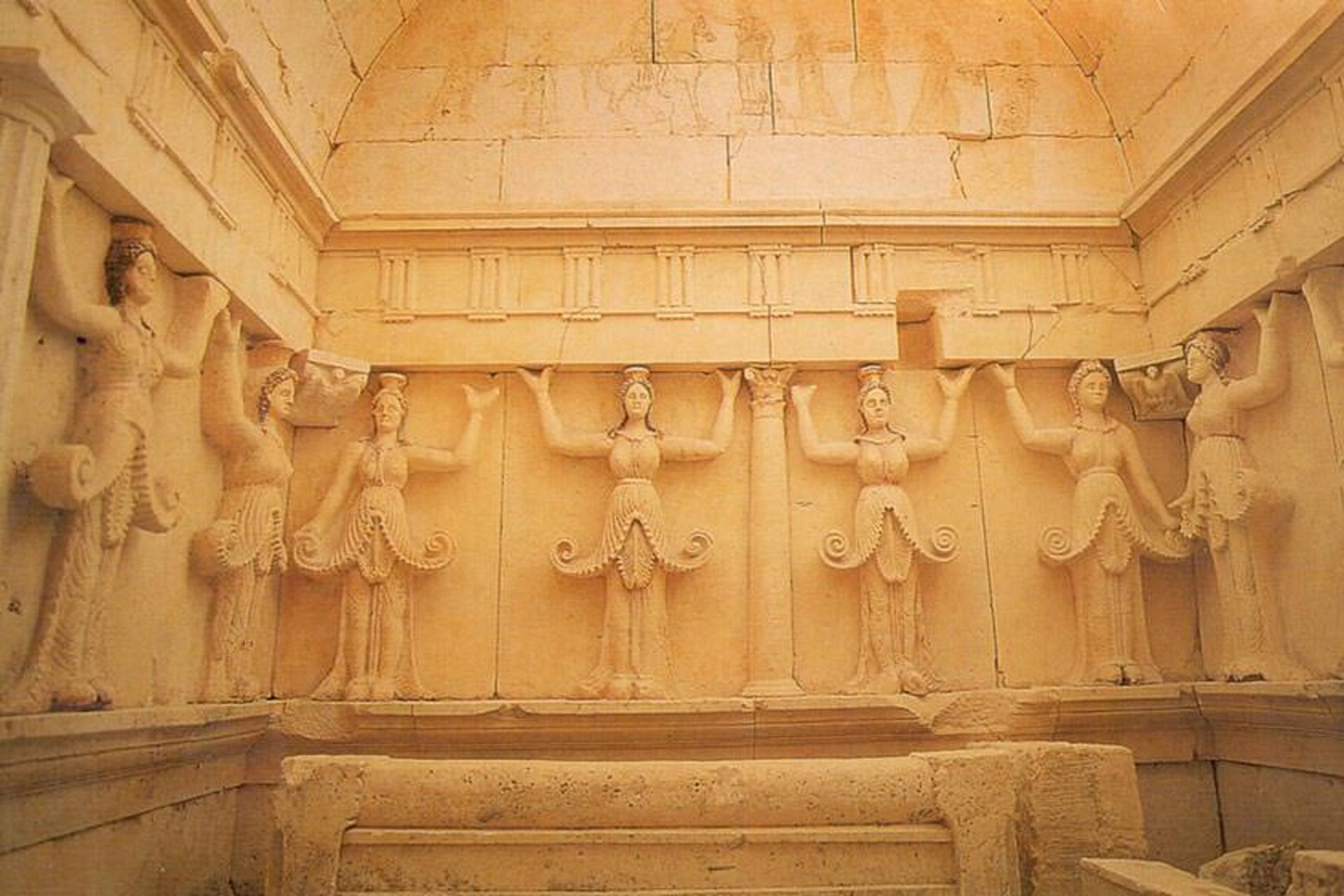  مقبره اسوشتاری