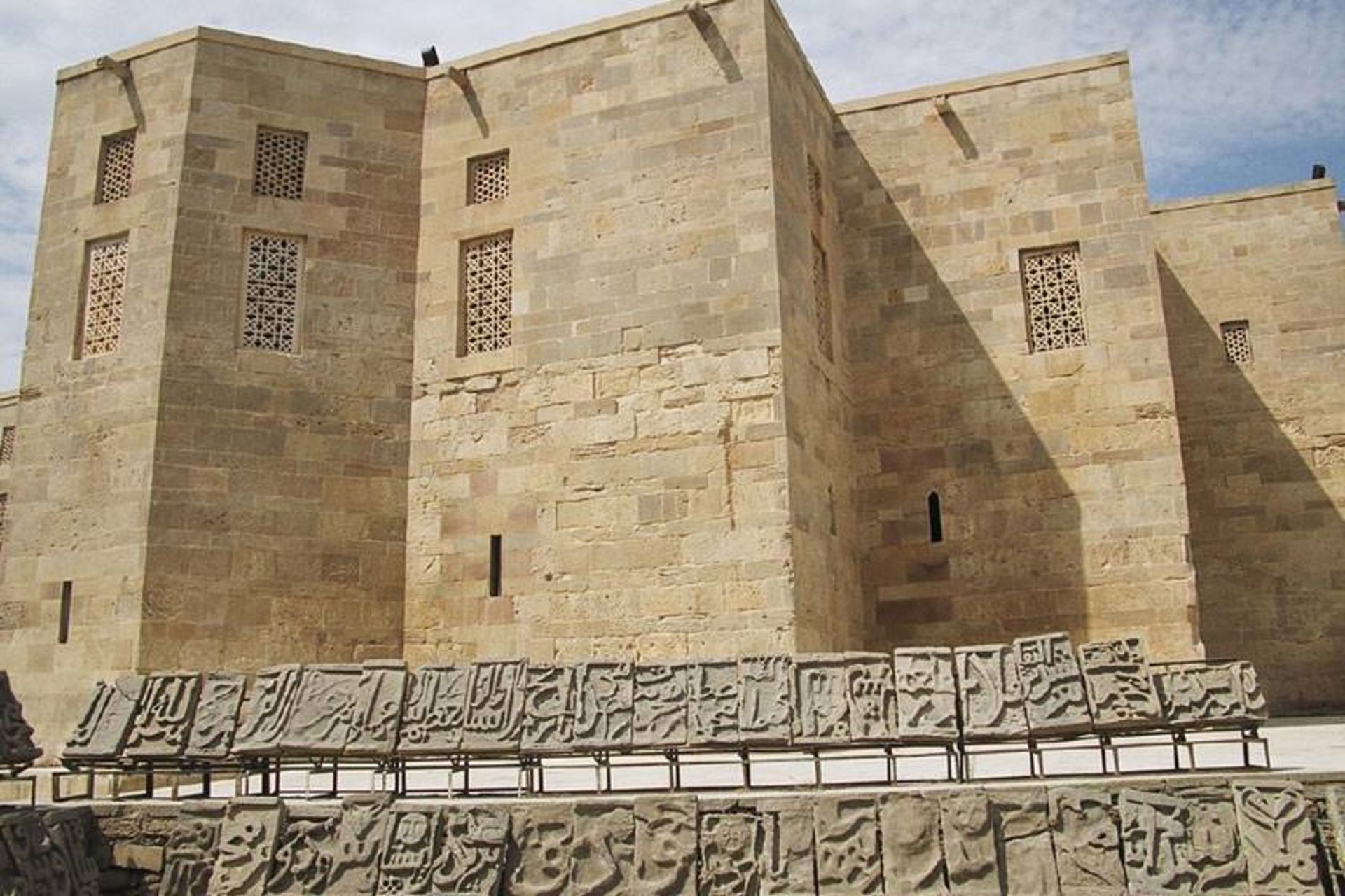 کاخ شروان‌ شاهان (کاخ شیروان شاه)
