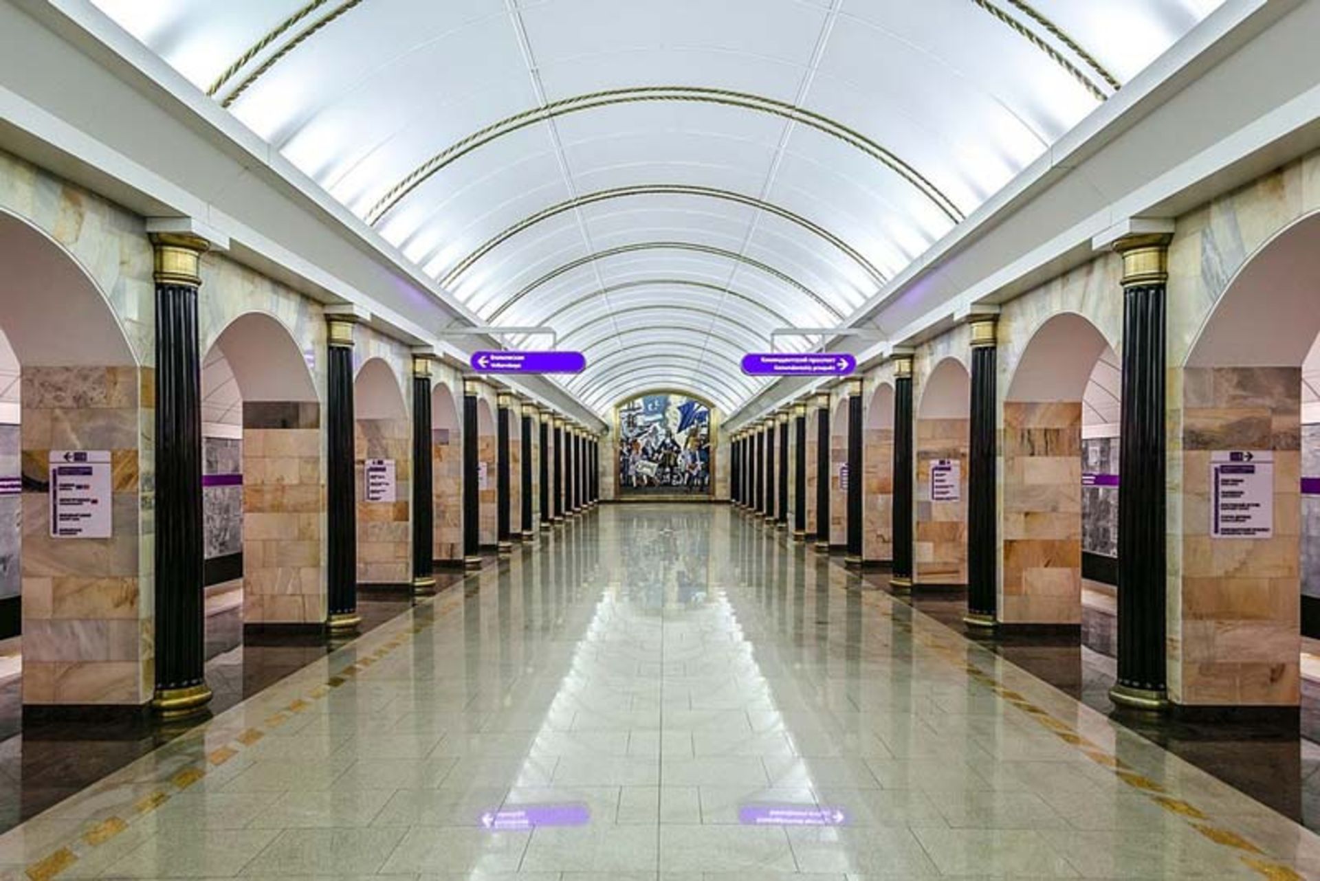 ایستگاه Admiralteyskaya سن پترزبورگ