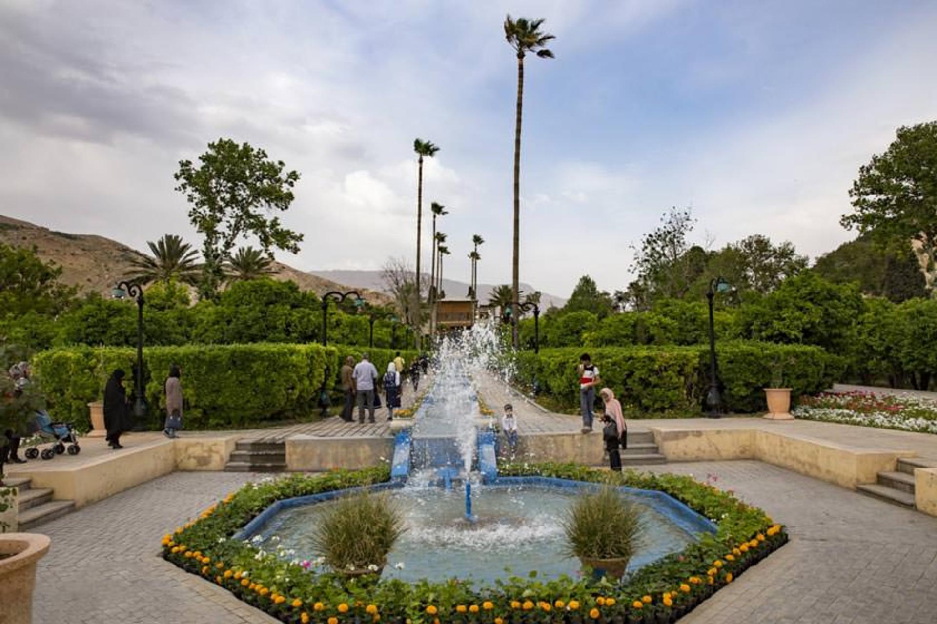 محوطه باغ دلگشا