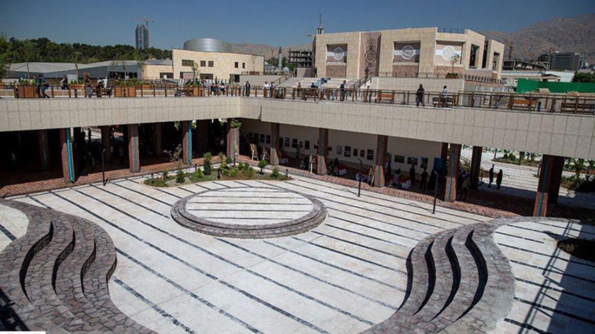 دریاچه و باغ هنر تهران