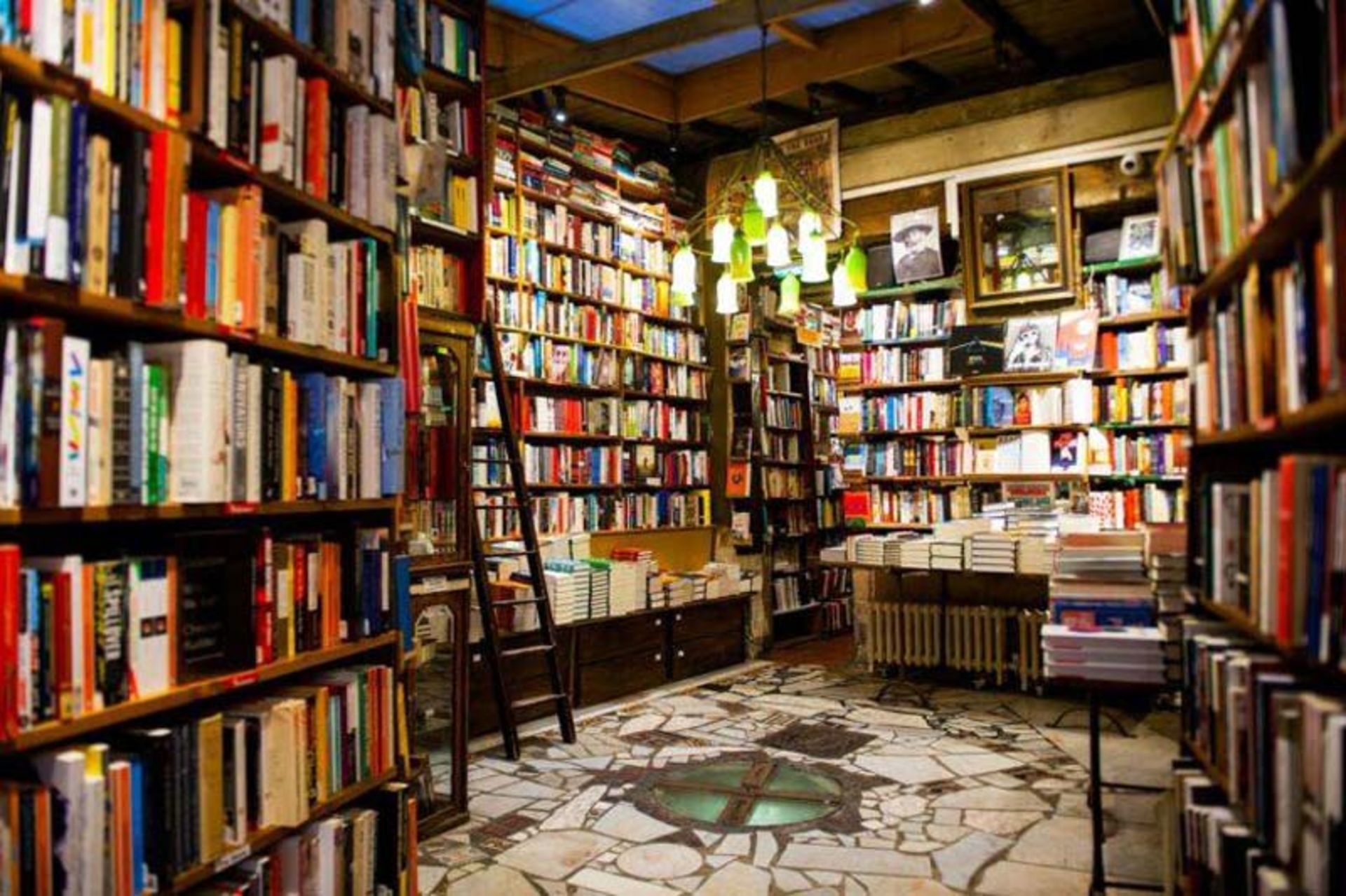  کتابفروشی شکسپیر و دوستان