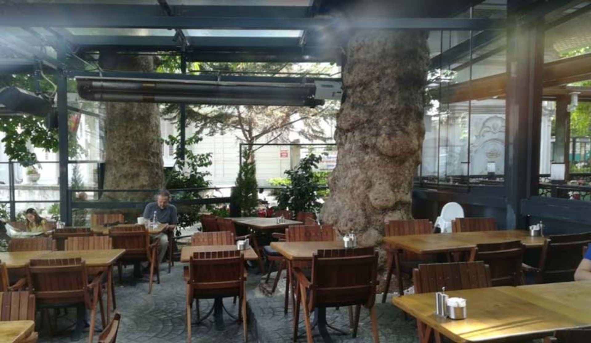 کافه امیرگان چنارالتی (Emirgan Cinaraltı Cafe)