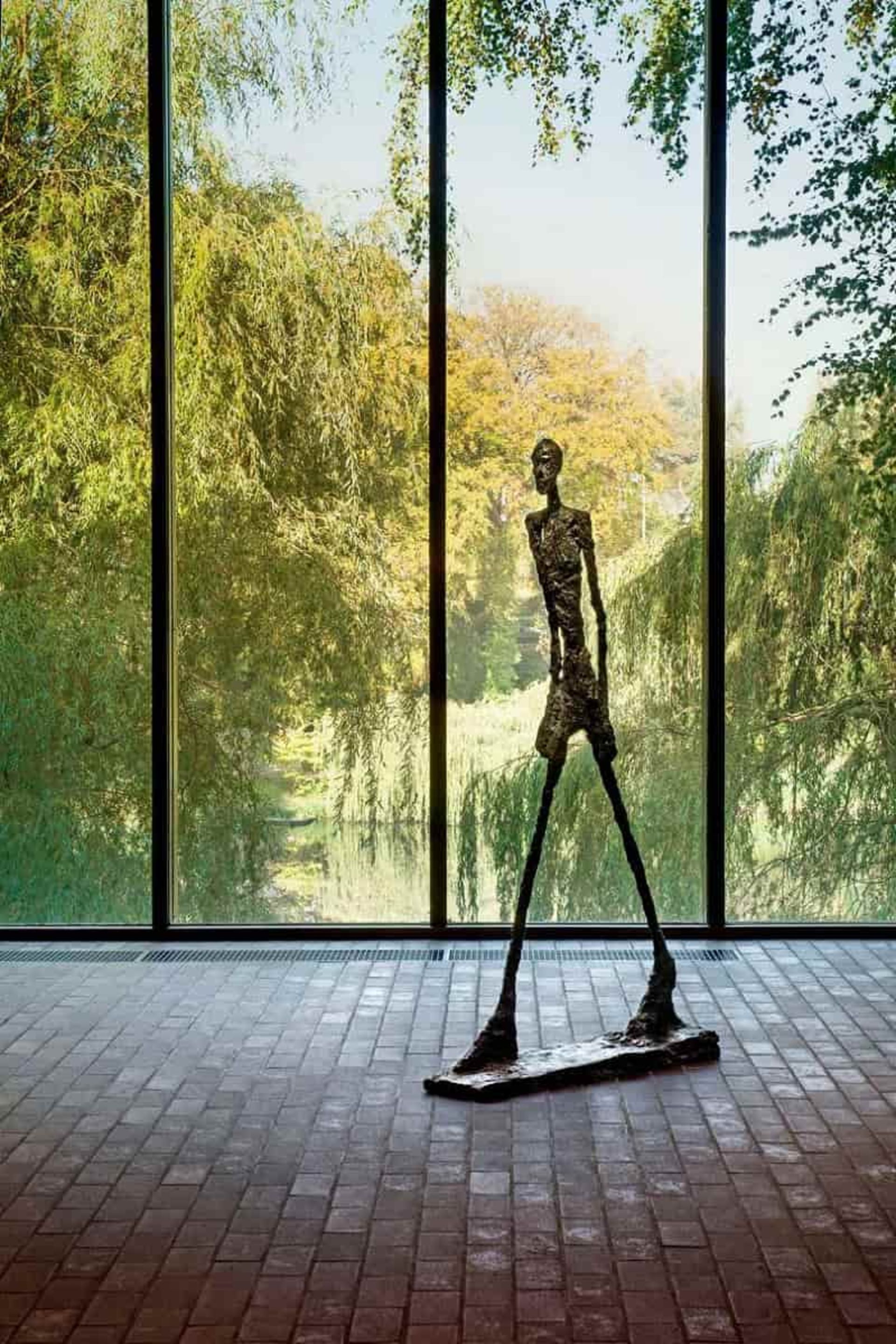  WALKING MAN BY ALBERTO GIACOMETTI