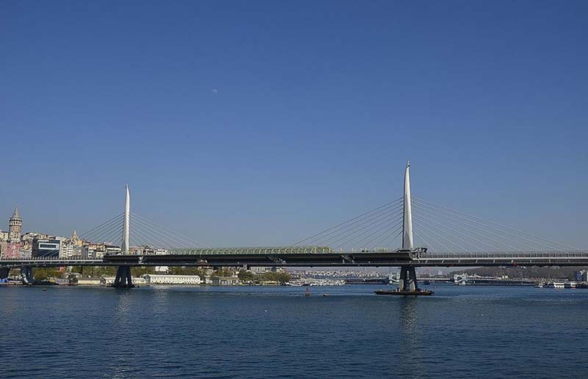 پل متروی شاخ طلایی استانبول