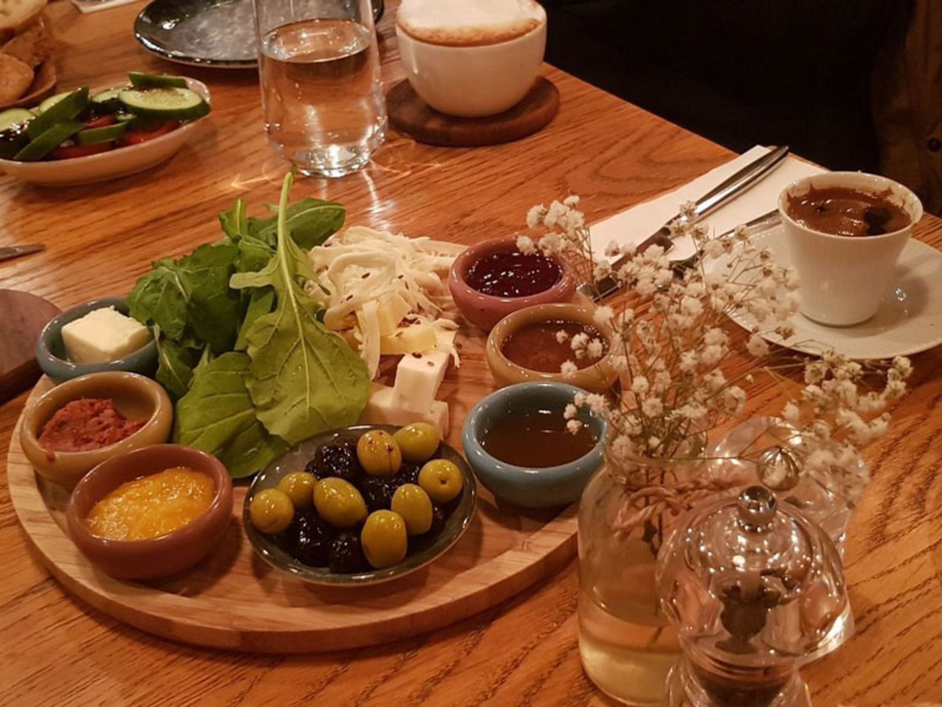 وعده صبحانه کامل در کافه کوپا بی‌اوغلو