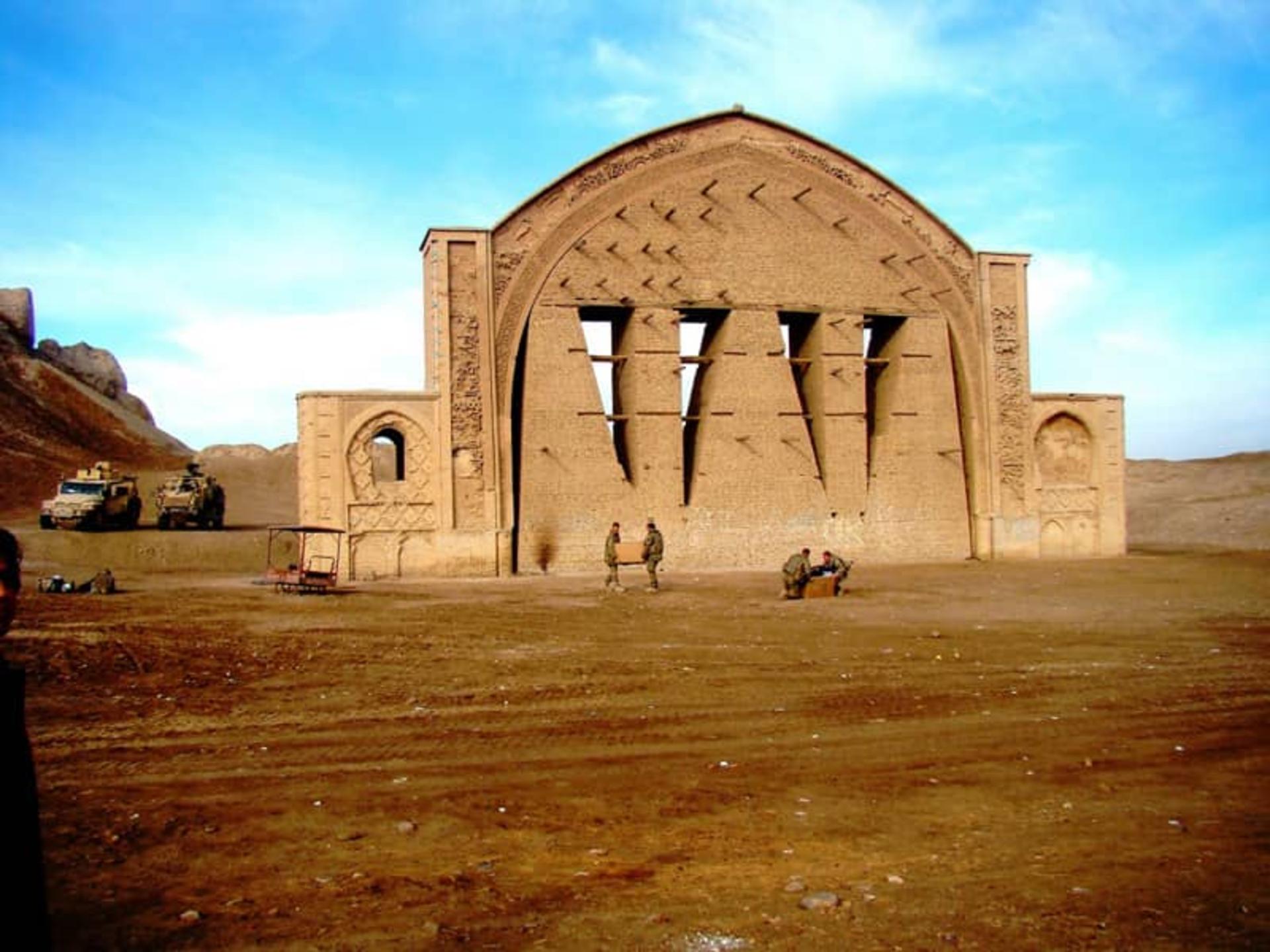 طاق بست