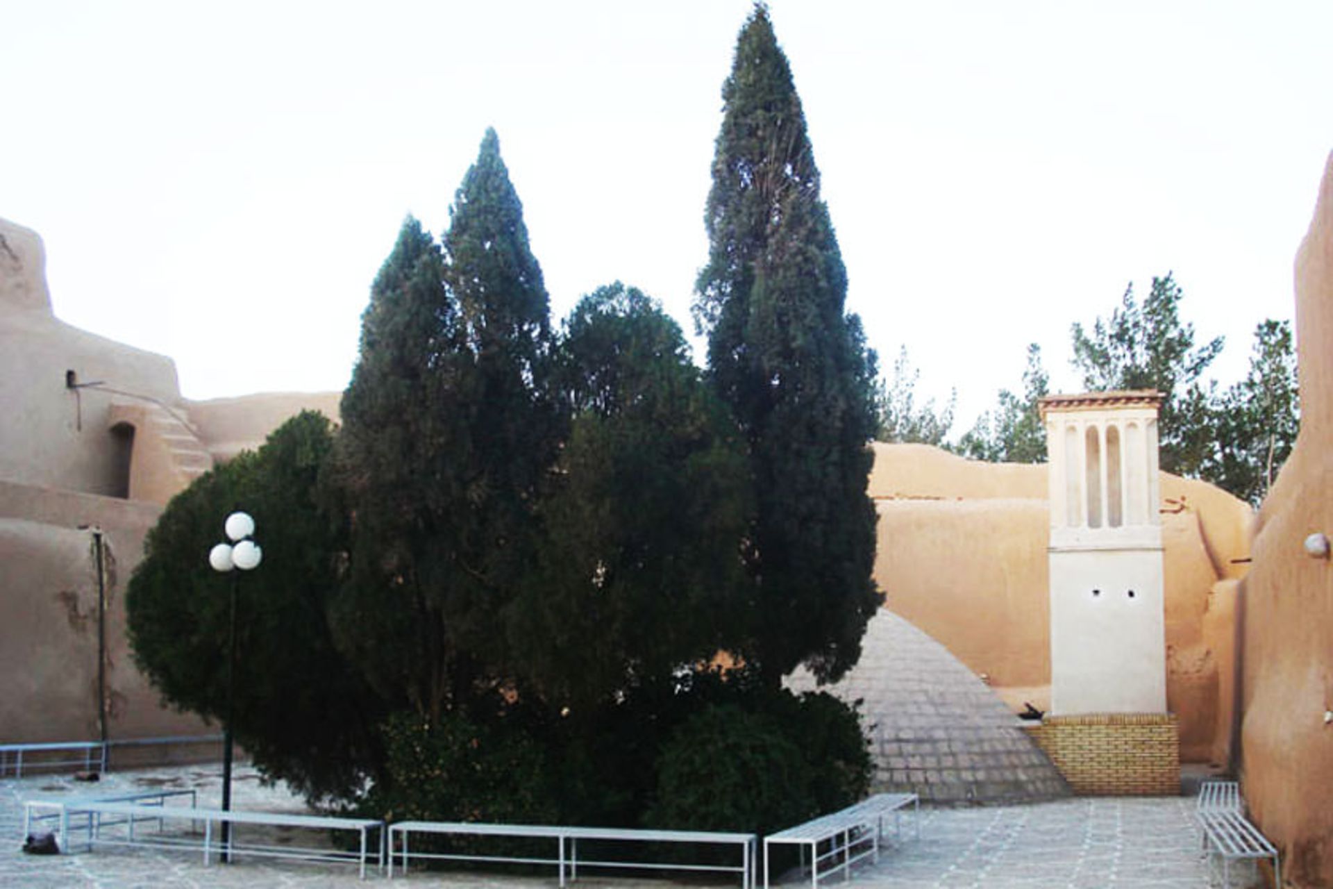 زیارتگاه ستی پیر (قلعه اسدان)