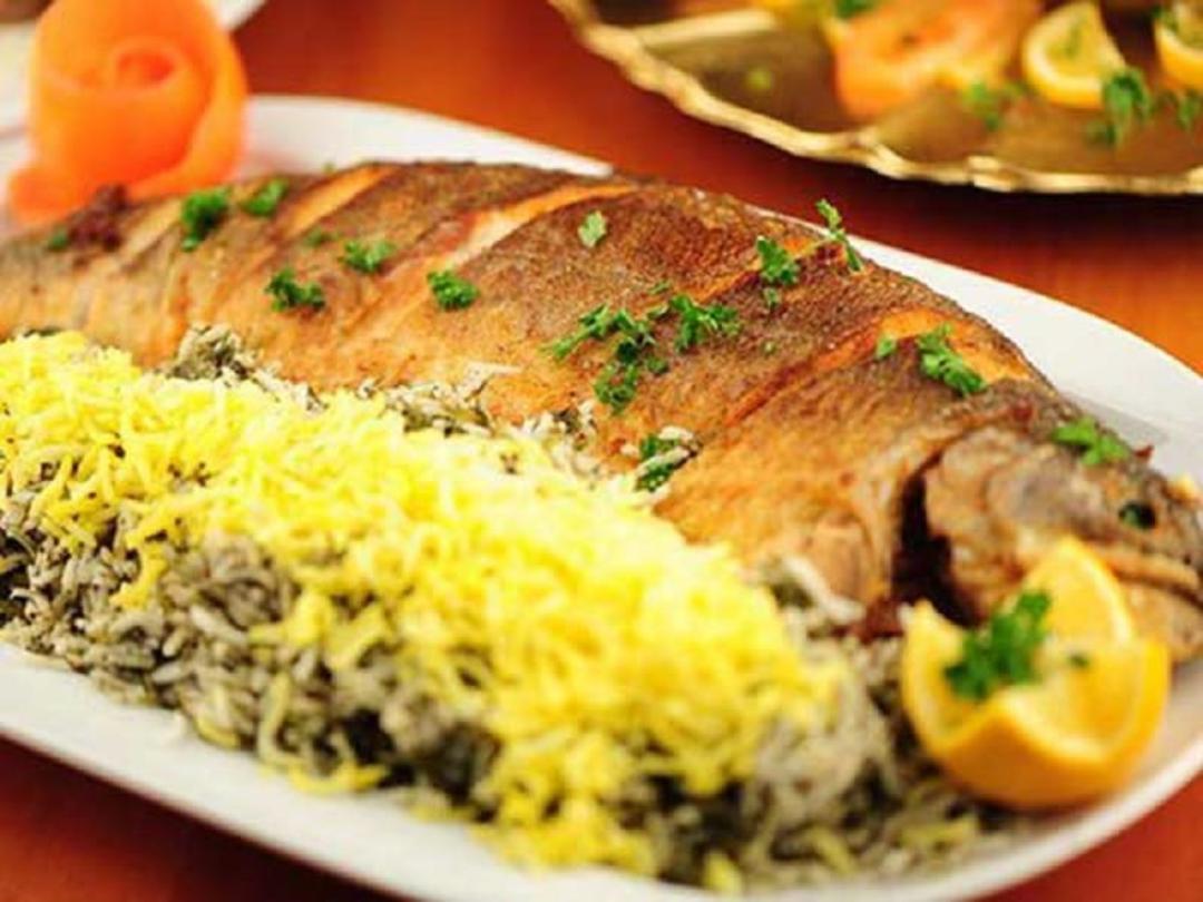 طبخ سبزی پلو با ماهی شکم پر