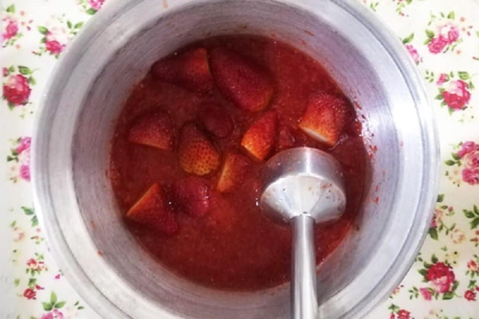 پوره کردن توت فرنگی