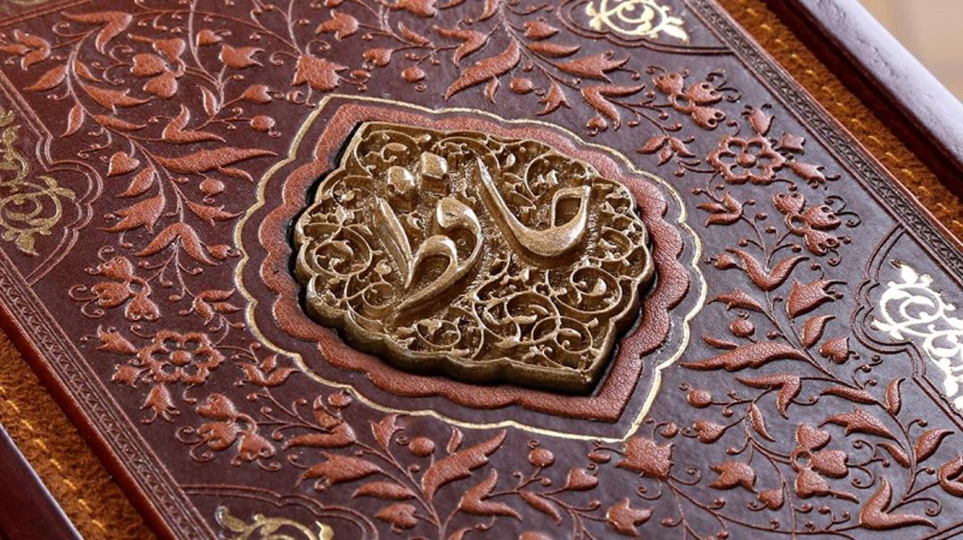 تزئینات چوب کاری روی جلد یک دیوان حافظ نفیس