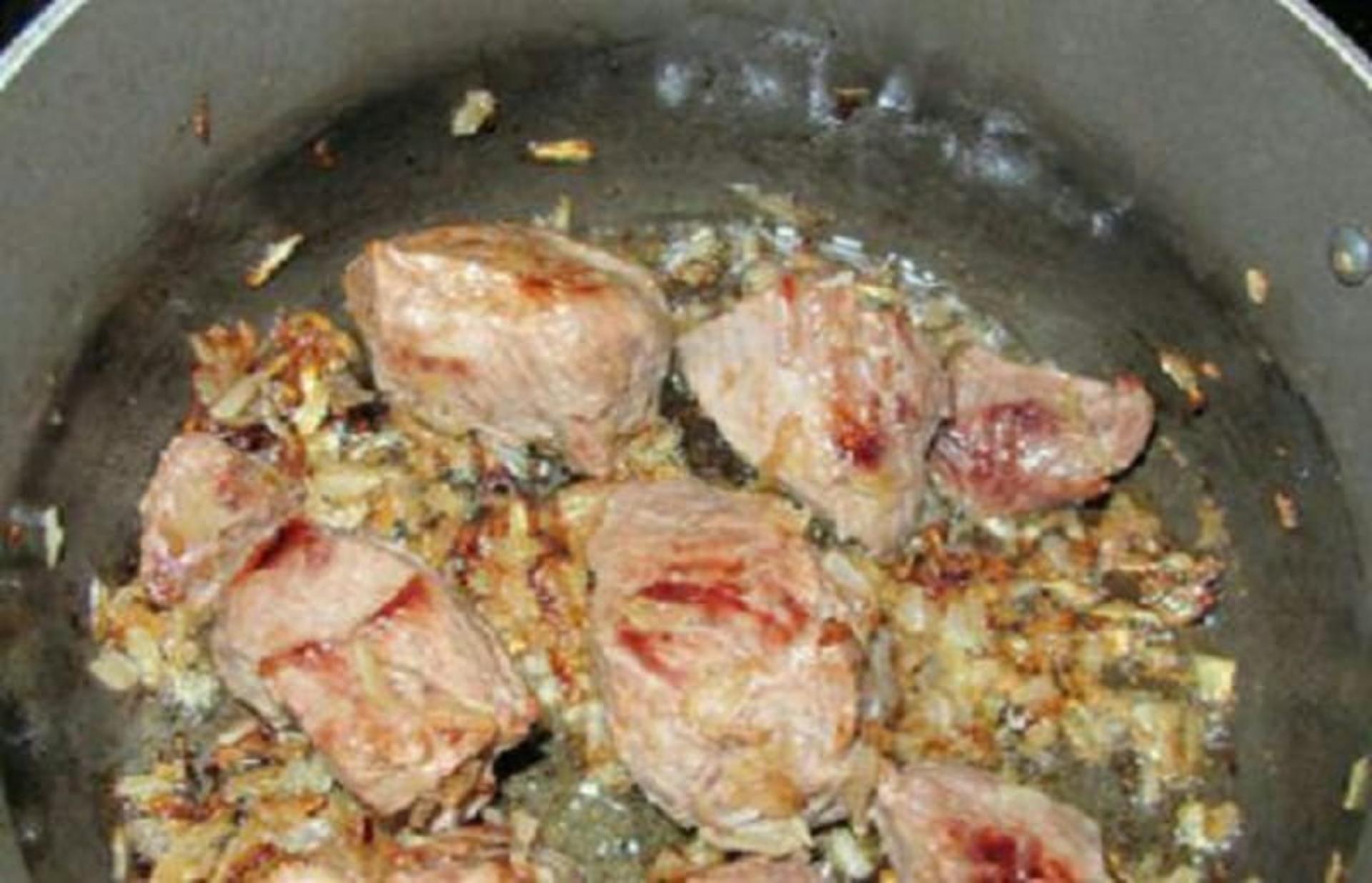 پیاز و گوشت خورش بادمجان