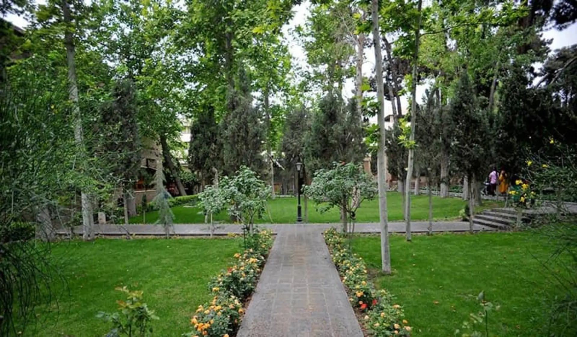 محوطه باغ نگارستان