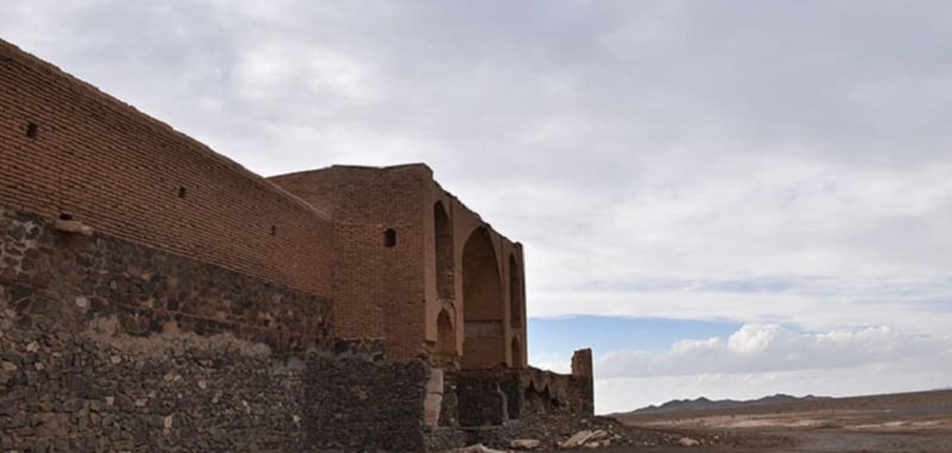 کاروانسرای سنگی قلعه خرگوشی