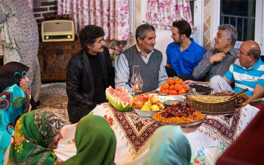 دورهمی خانوادگی دور کرسی شب یلدا