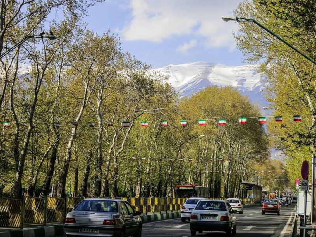 تصویر خیابان ولیعصر در پاییز