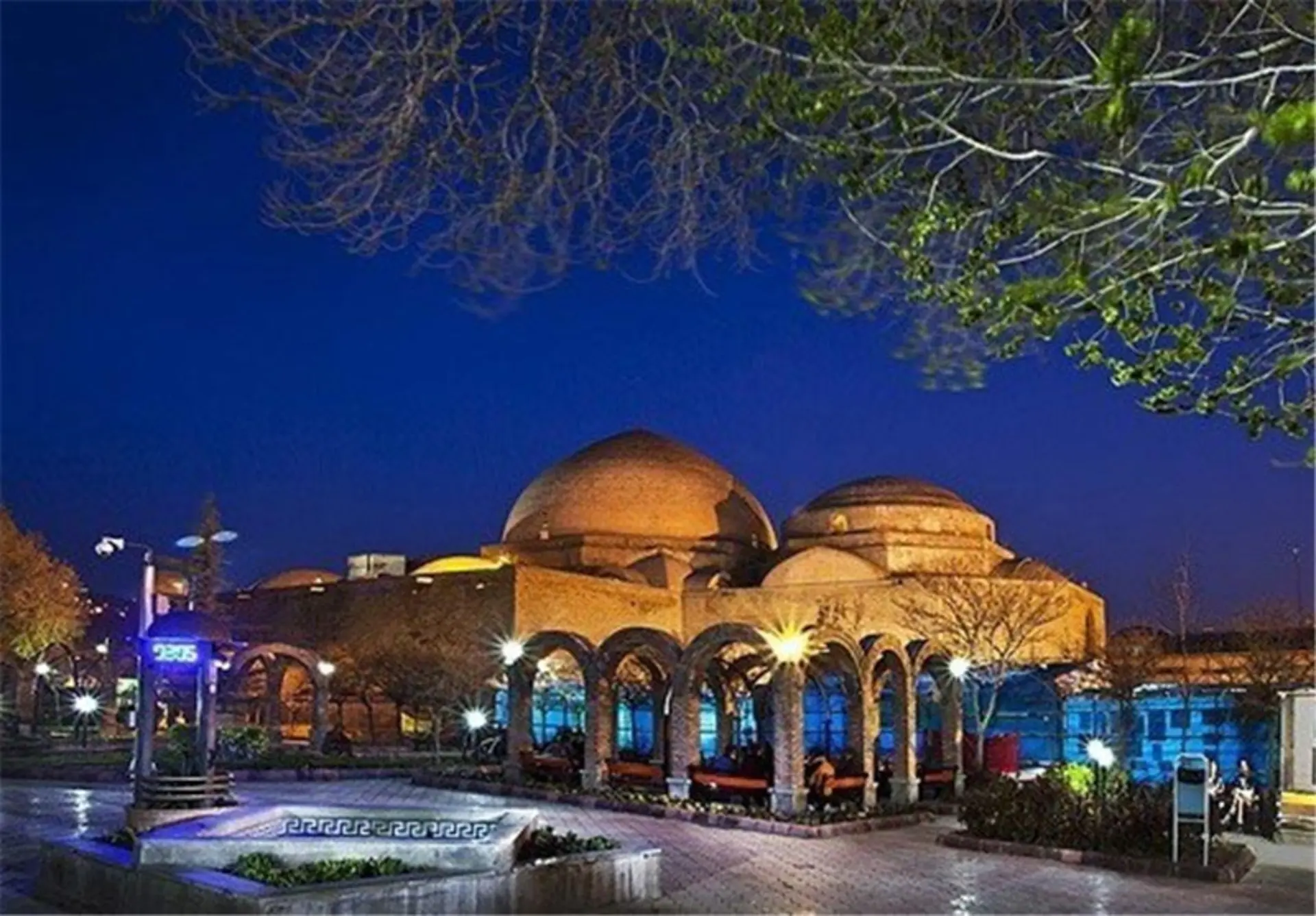 نمای مسجد کبود تبریز در شب
