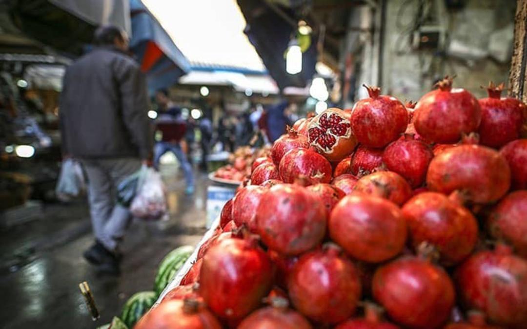 انار شب یلدا در مغازه های بازار میوه فروشی