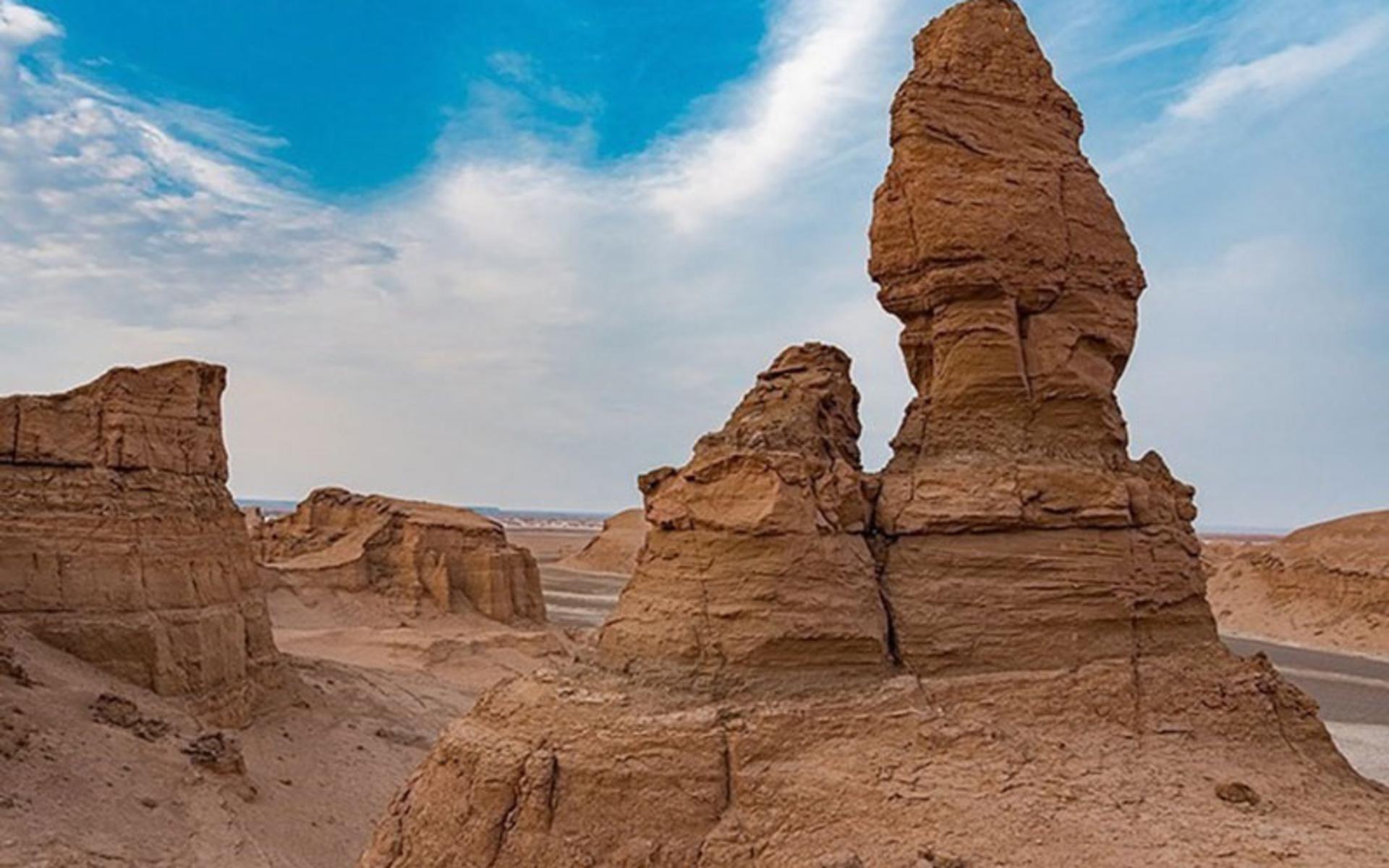 کلوت های ماسه ای در کویر شهداد