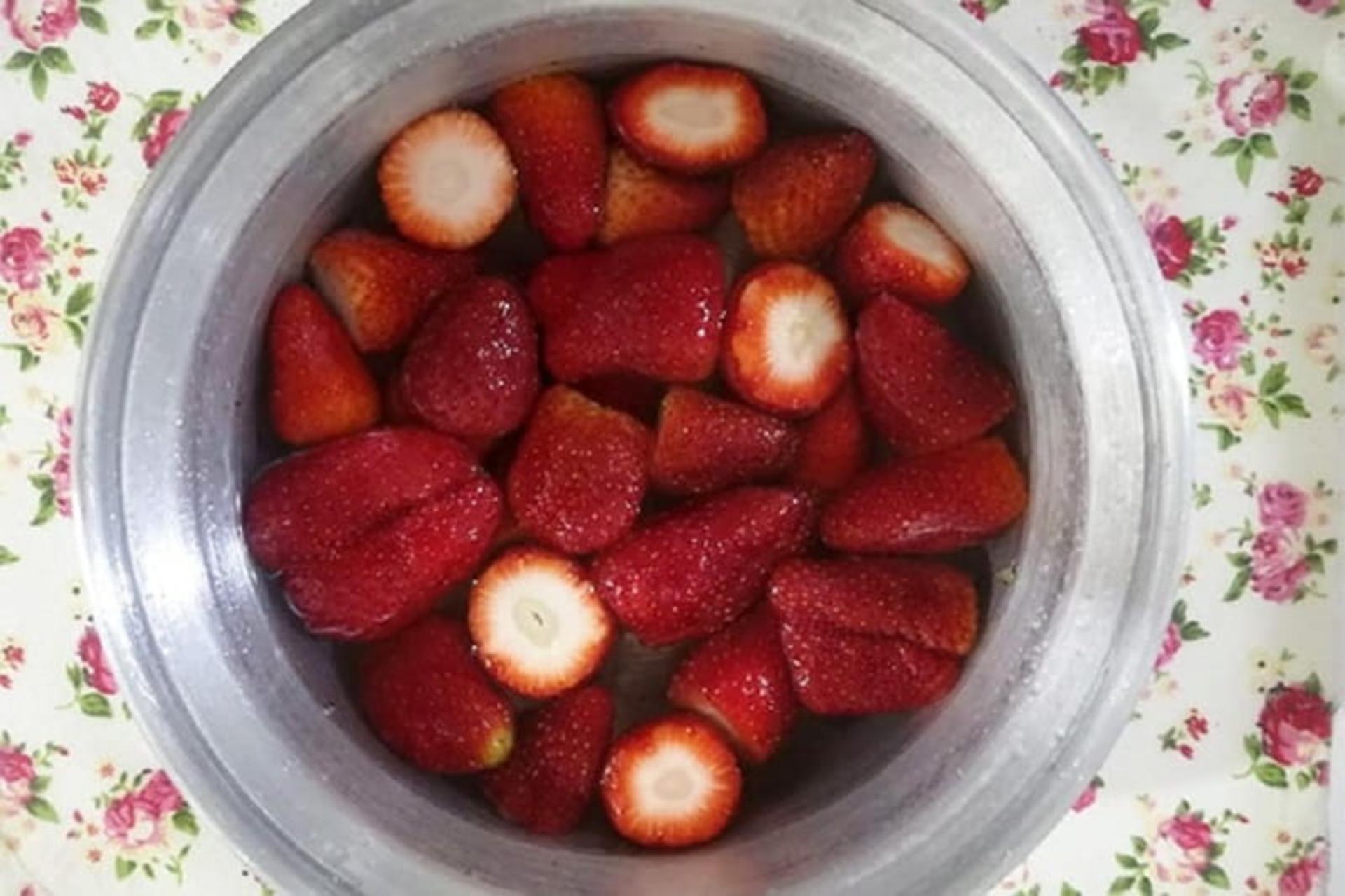 آماده سازی توت فرنگی