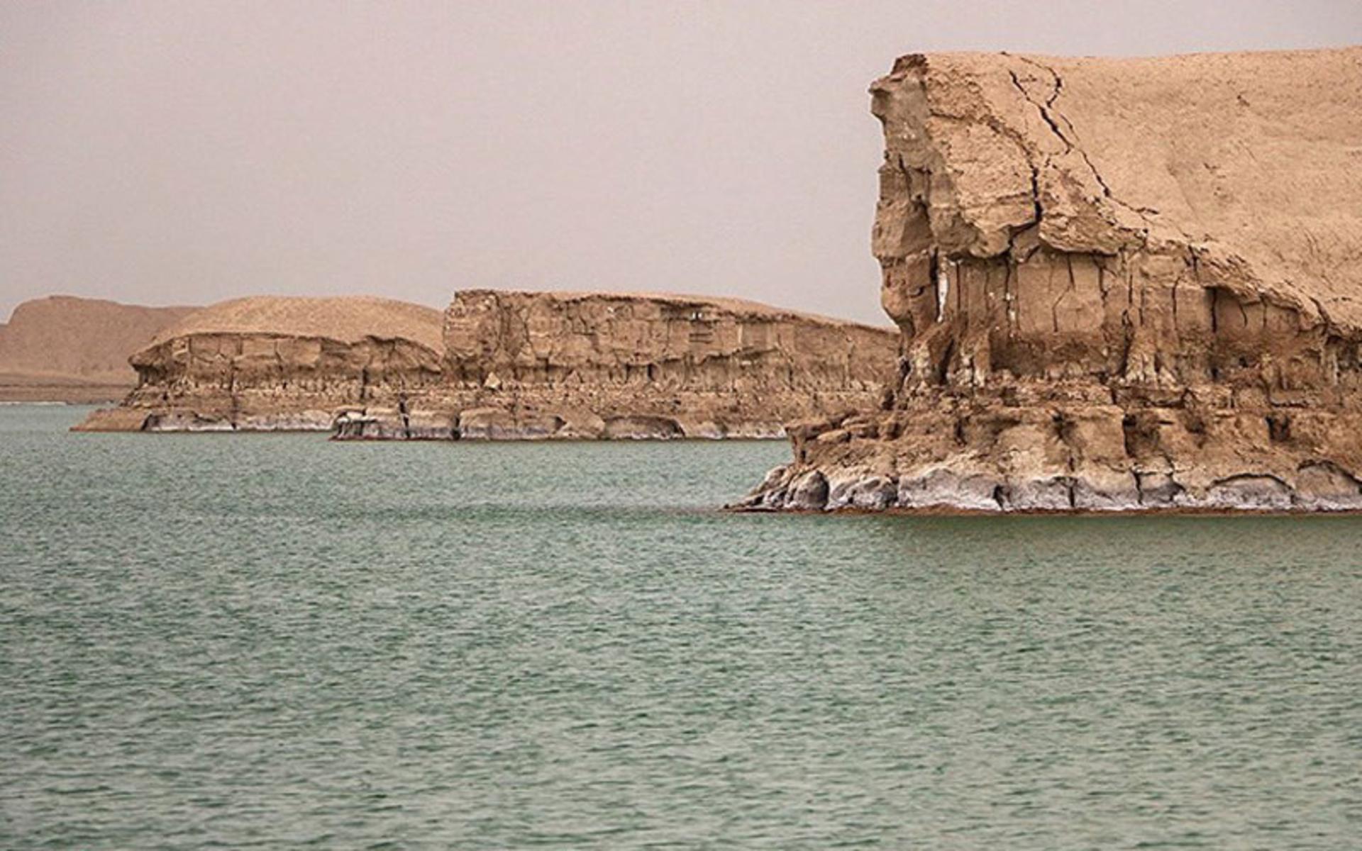 دریاچه جوان نمکسر در ناحیه شهداد