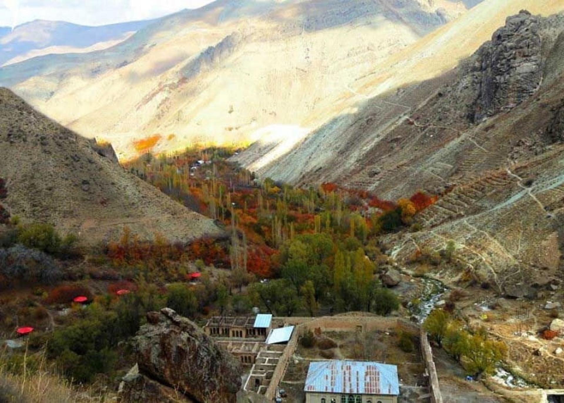 نمایی از طبیعت زیبای پاییز در شهرستانک