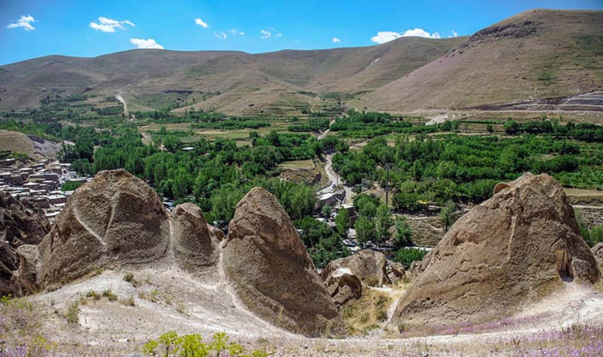 کوه‌های اطراف روستای کندوان