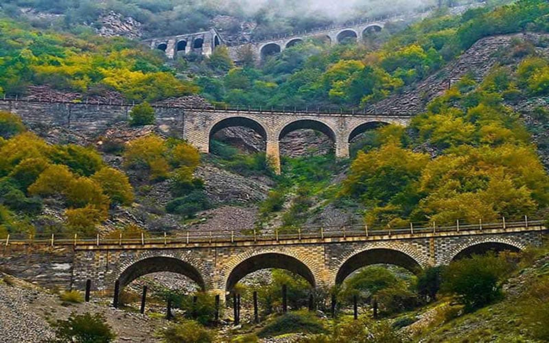 سه خط طلا در ورسک