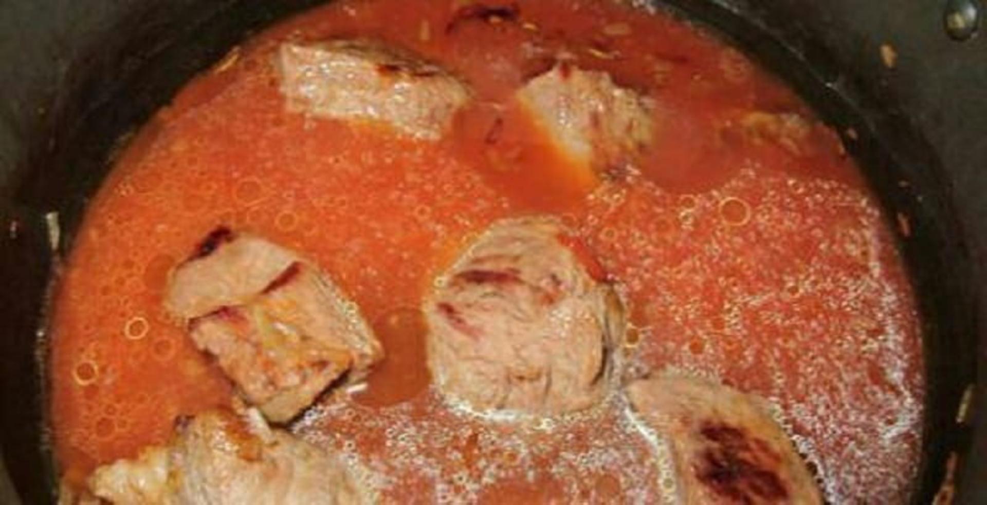 افزودن رب به خورش بادمجان