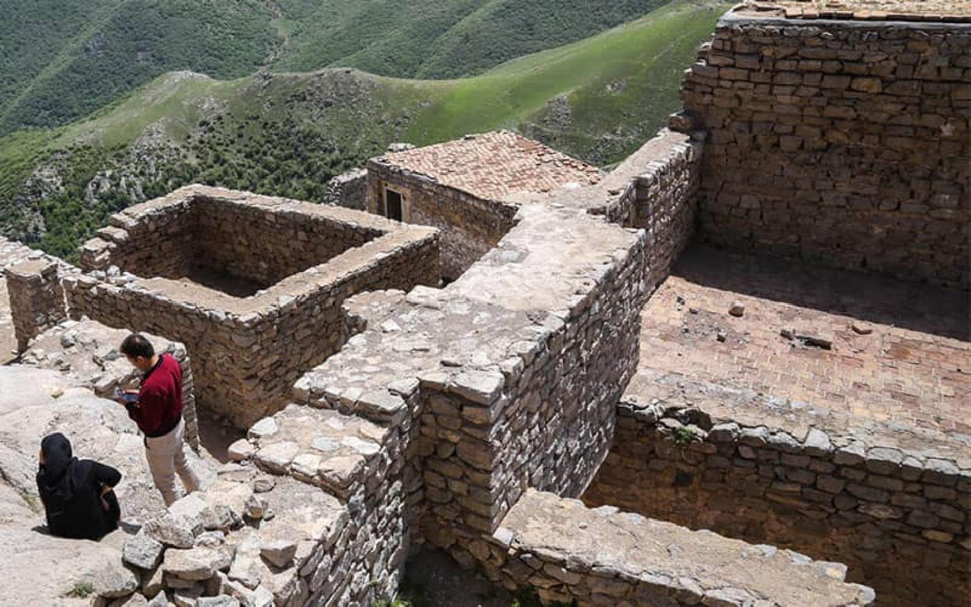 بخش هایی از قلعه بابک