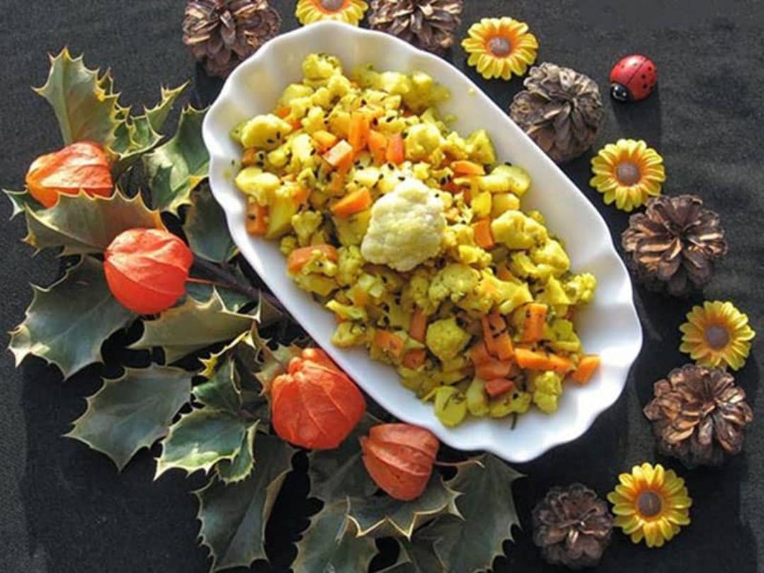 یک دیس بزرگ ترشی 