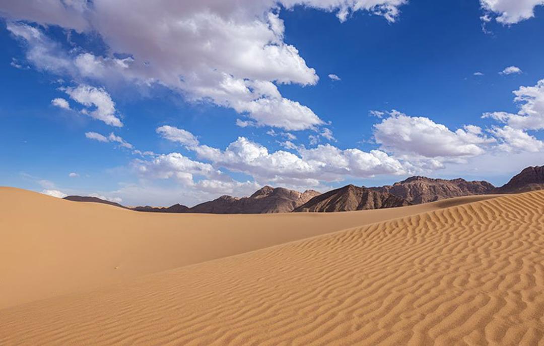 شنزارهای روان کویر مصر زیر آسمان پر ابر کویر