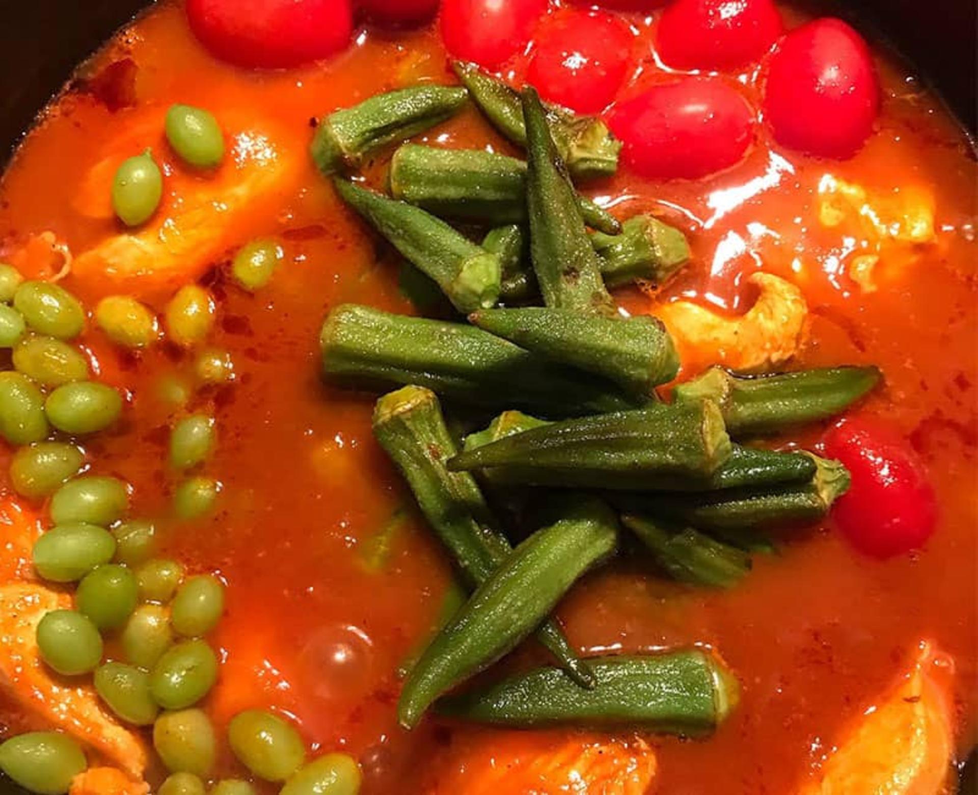 خورشت بامیه با مرغ و غوره