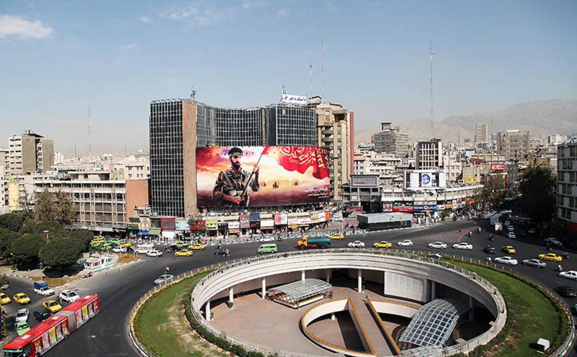 نمای میدان ولیعصر در حال ساخت