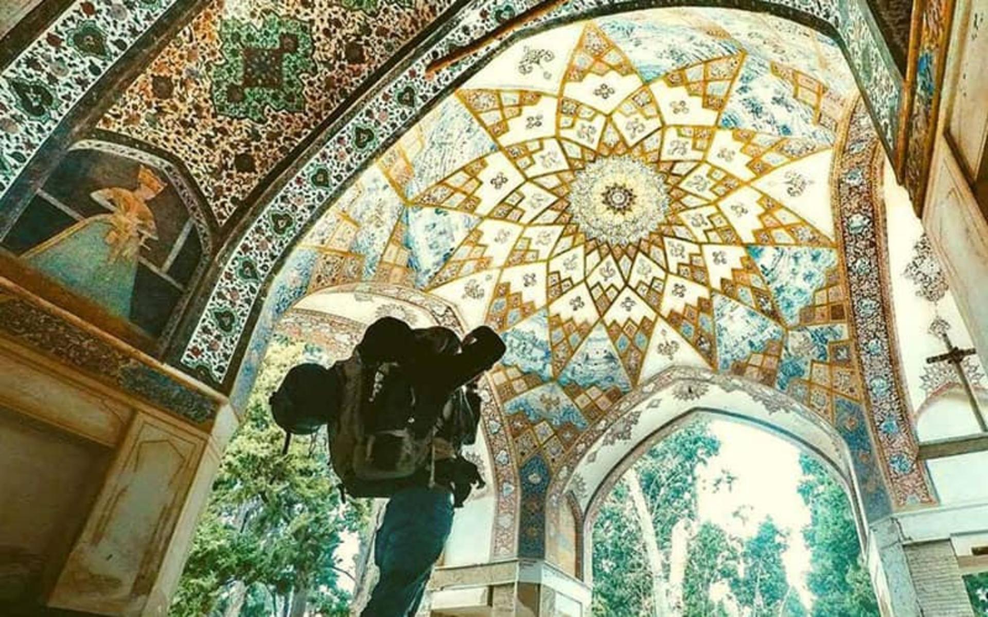 سقفی با تزیینات زیبا