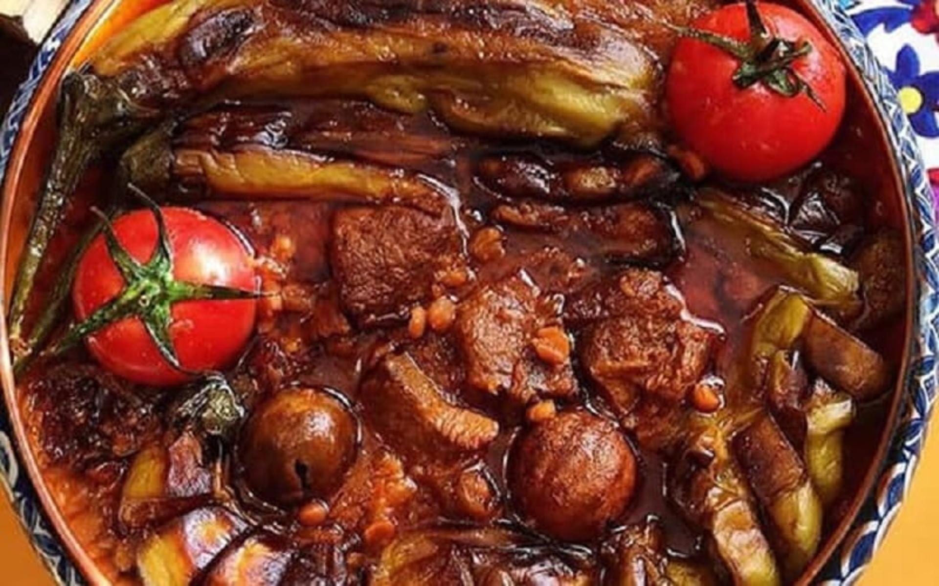  تهیه خورش بادمجان با گوشت