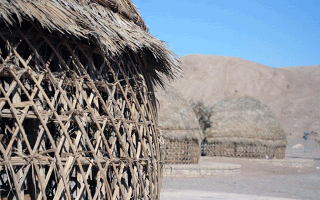 کمپ کوسرگردش شهداد با اقامتگاه هایی از جنس برگ نخل