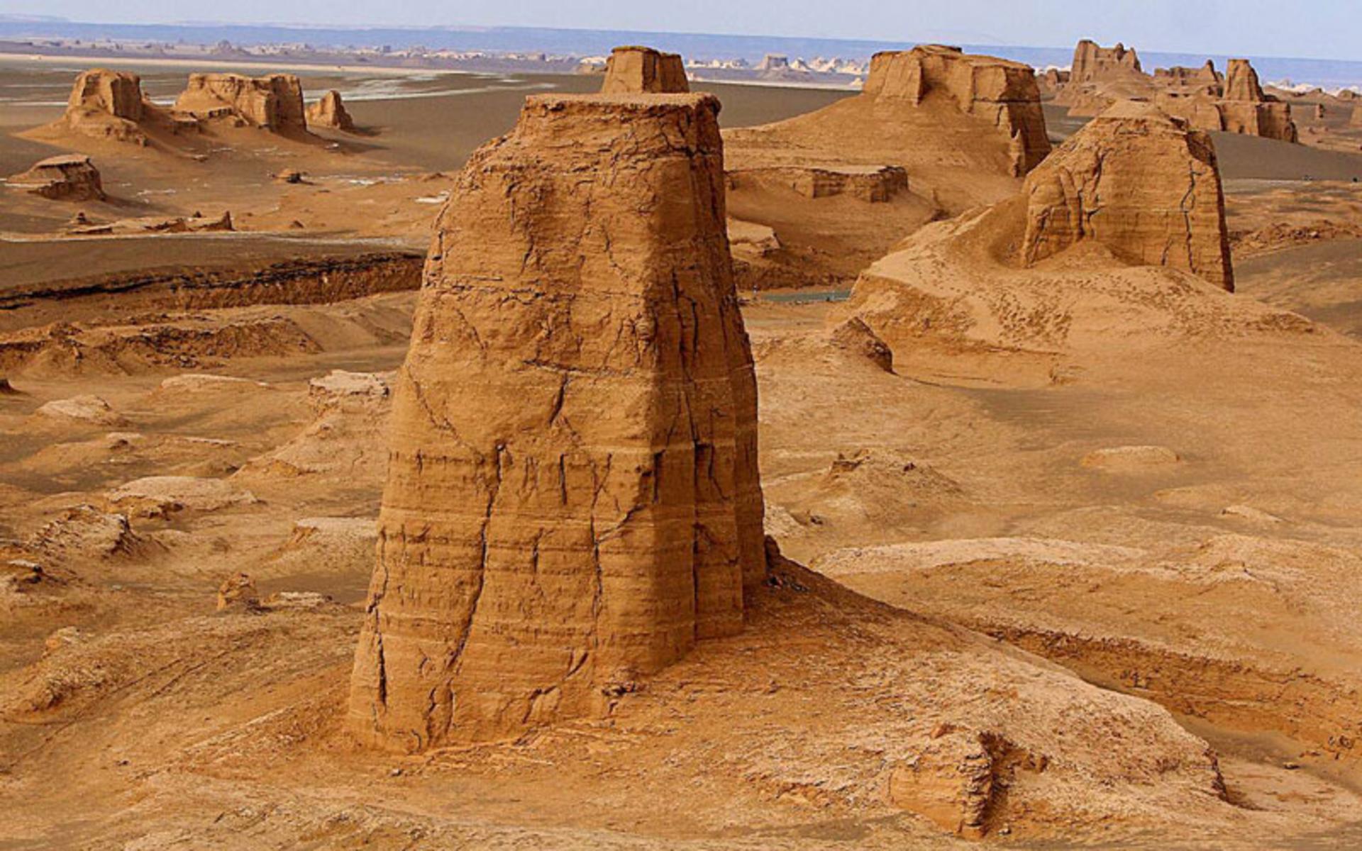 کلوت های شهداد در کویر لوت