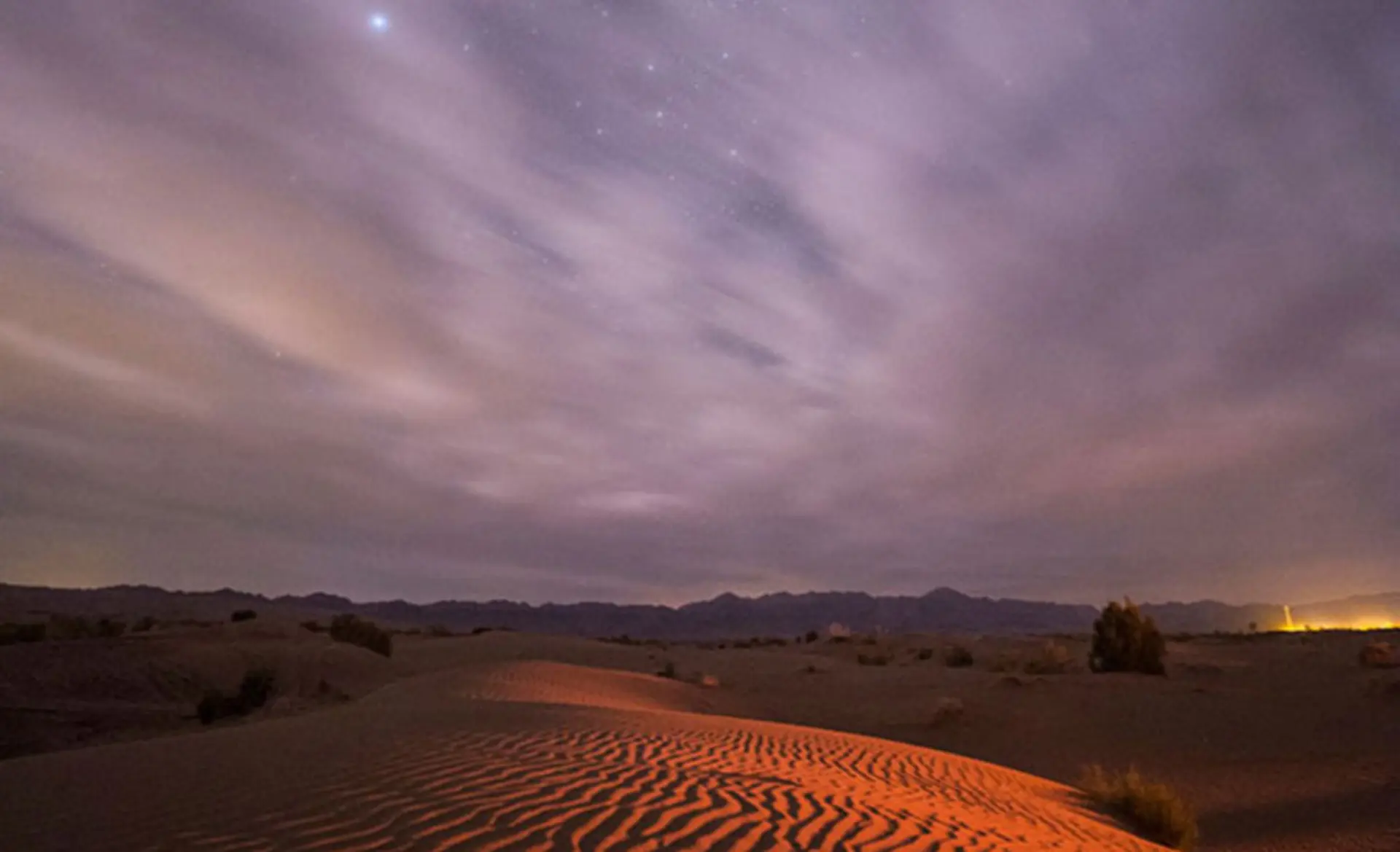 آسمان کویر کاراکال در زمان غروب