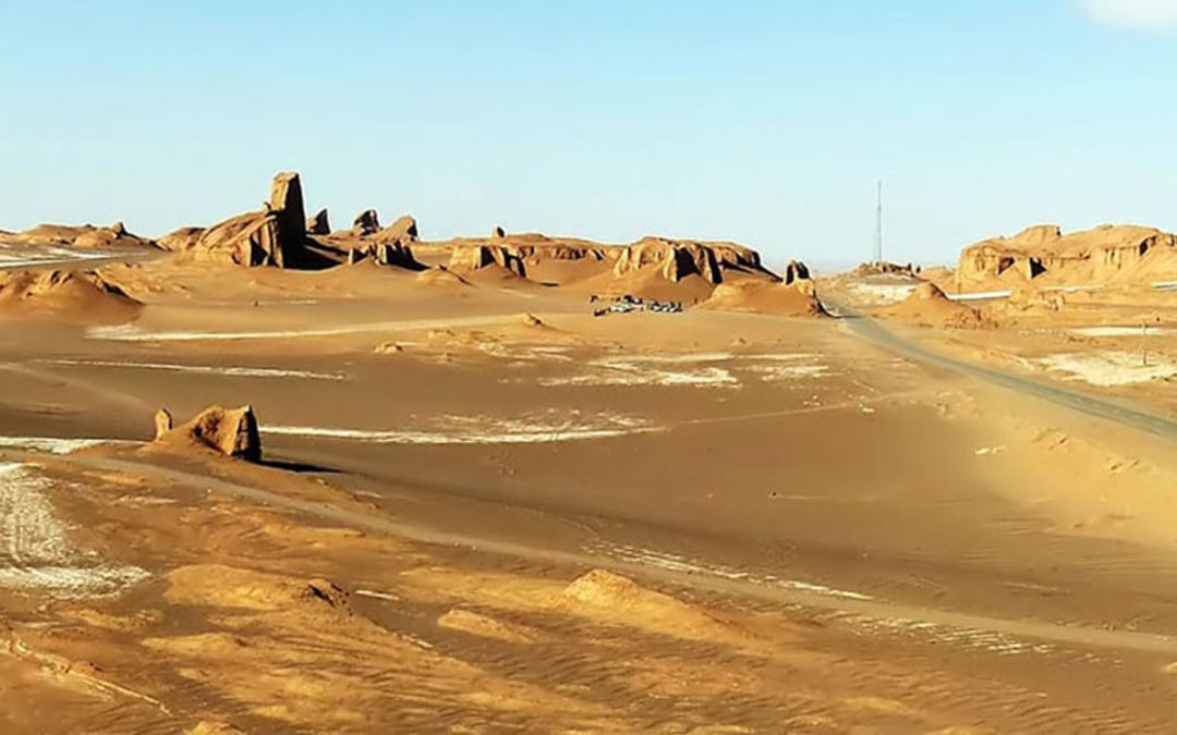 آفتاب سوزان و کویر نمک در دشت لوت