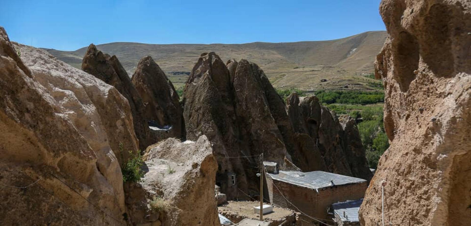 صخره‌های روستای کندوان