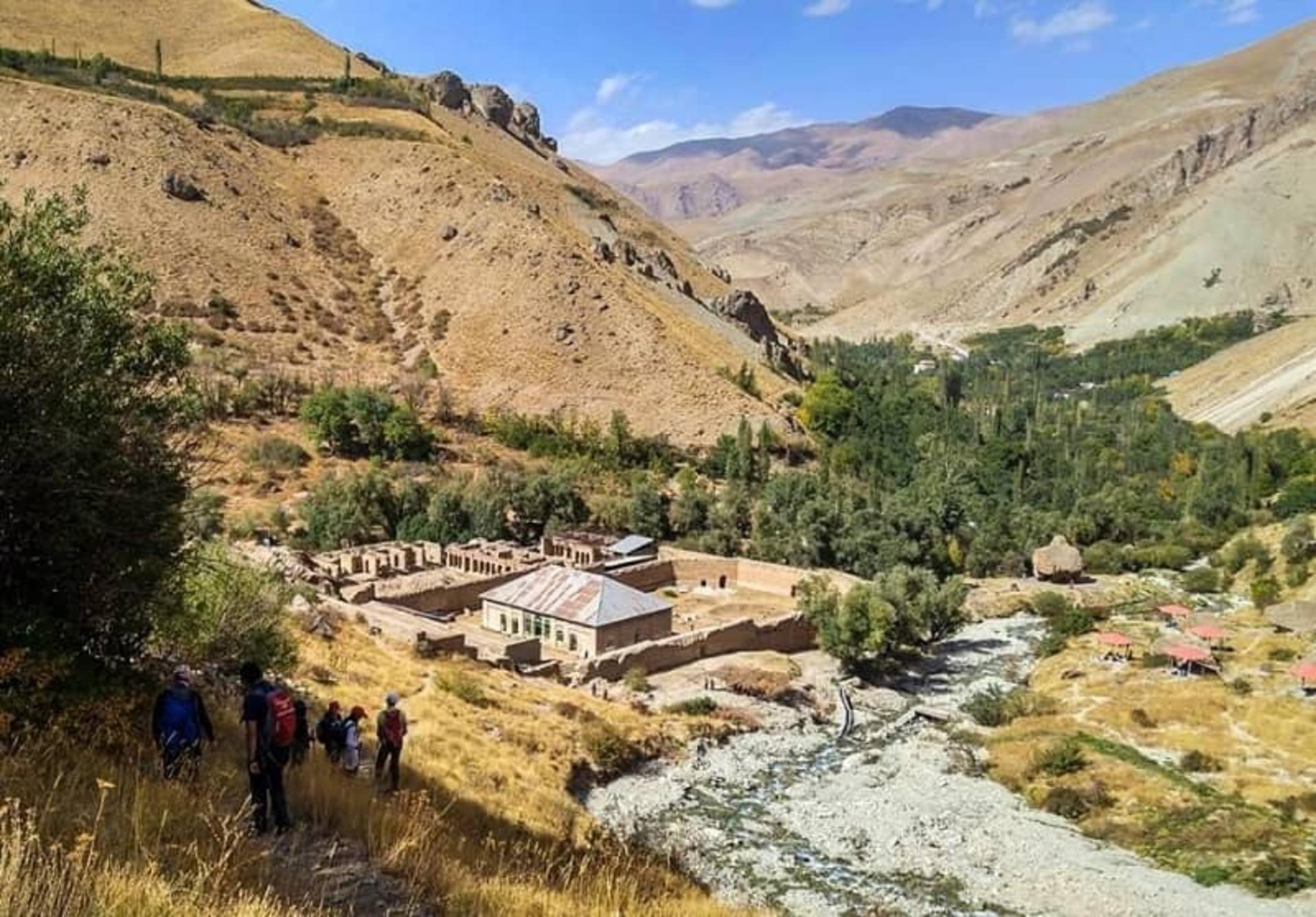 نمای کاخ ناصری از دور