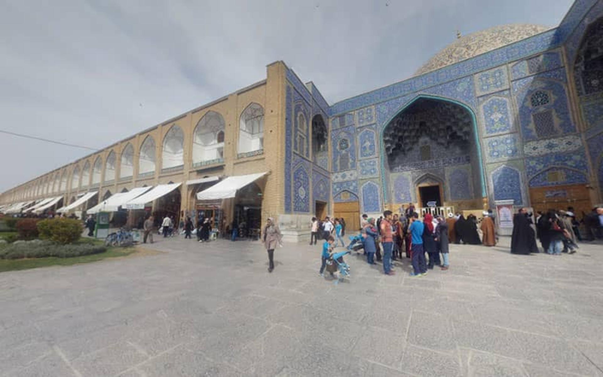 ورودی مسجد شیخ لطف الله