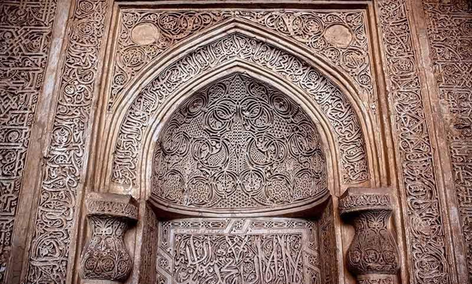 کچ بری ورودی مسجد جامع بسطام در نزدیکی آرامگاه بایزید بسطامی
