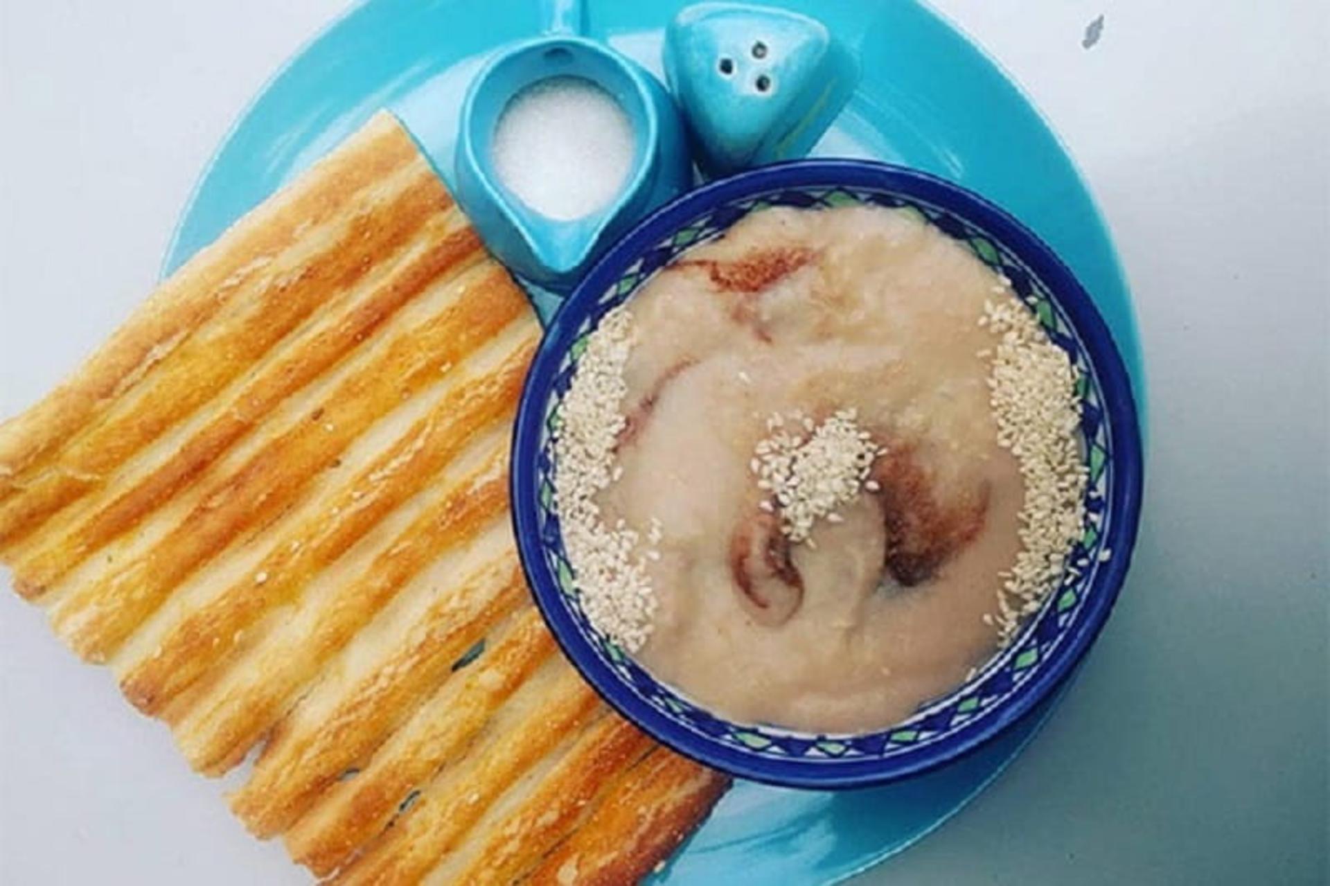 سرو حلیم با نان تازه