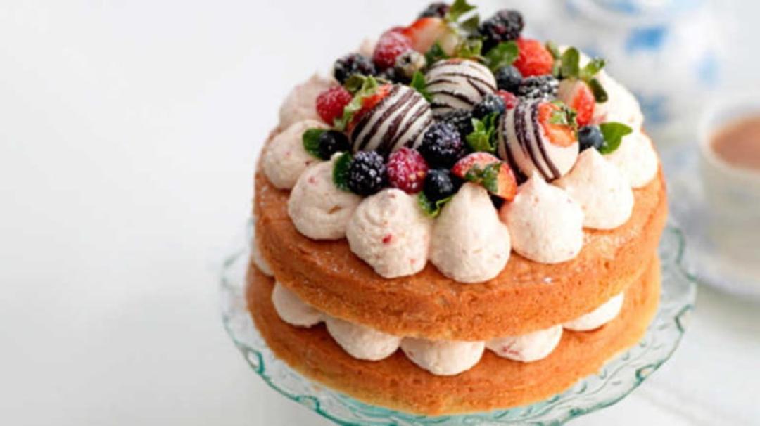 طرز تهیه کیک اسفنجی وانیلی با روش بیسکویتی